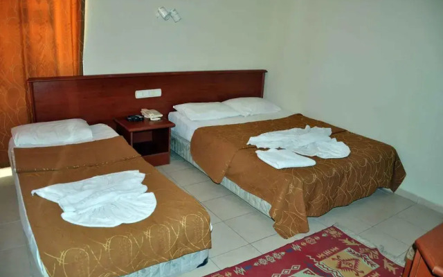 Отель Canlar Otel Сиде сейф в номере