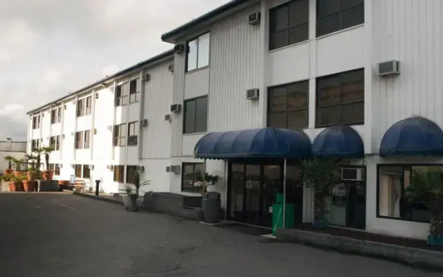 Отель Island Travel Inn Канада, Виктория - отзывы, цены и фото номеров - забронировать отель Island Travel Inn онлайн вид на фасад