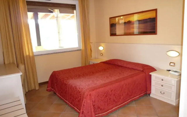 Отель Residence Miralago Rooms & Apartments Италия, Манерба-дель-Гарда - отзывы, цены и фото номеров - забронировать отель Residence Miralago Rooms & Apartments онлайн комната для гостей