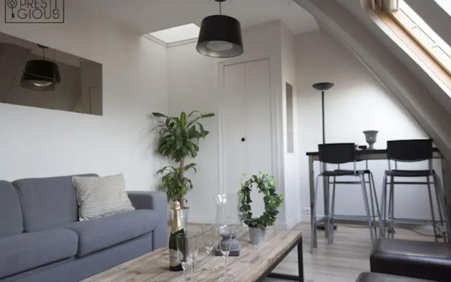 Отель Amazing Saint Germain and Seine Flat Париж комната для гостей