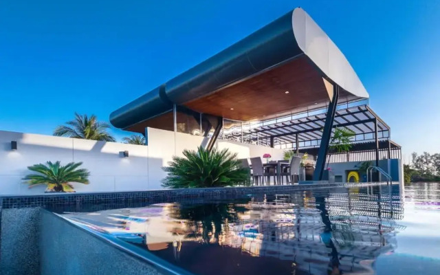 Отель AQUA Villas Rawai бассейн