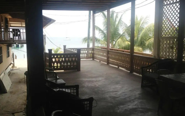 Hotel Utila вид на фасад