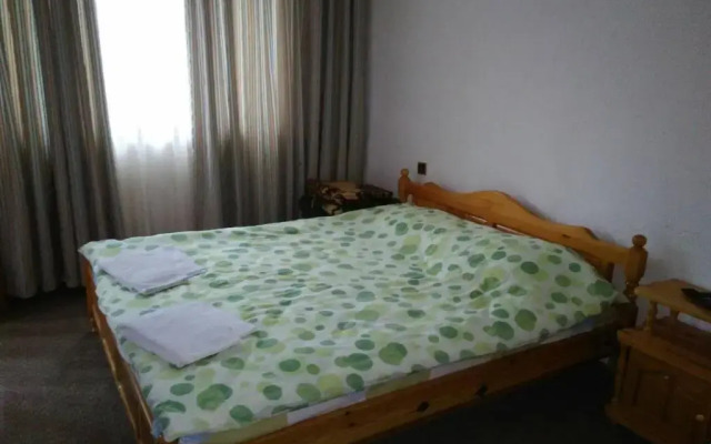 Отель Shishkovi Guesthouse Чепеларе комната для гостей