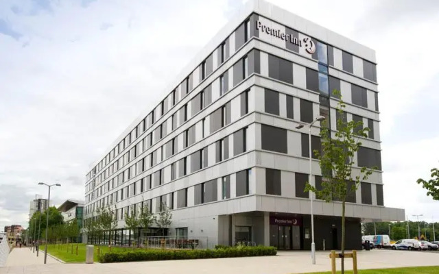 Отель Premier Inn Glasgow Pacific Quay вид на фасад