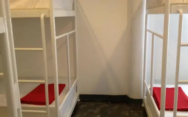 1yolo Hostel Бангкок комната для гостей