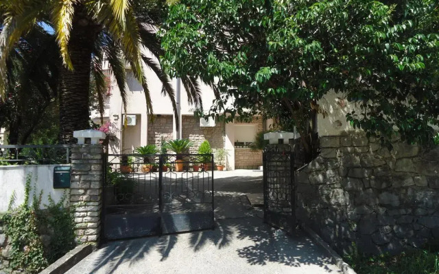 Апартаменты Apartments Anastasija вид на фасад