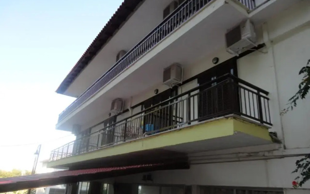 Апартаменты Chris Apartments вид на фасад