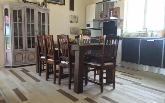 Отель Sunny House Izgrev Балчик комната для гостей