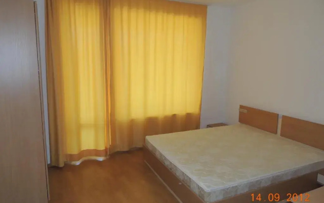 Отель Yassen VIP Apartaments комната для гостей