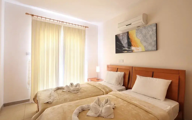 Отель Adamou Gardens комната для гостей