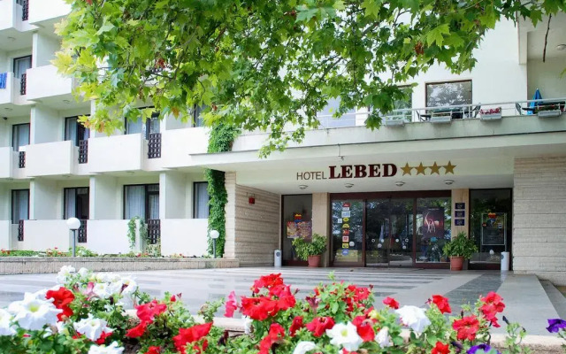 Hotel Lebed - All Inclusive вид на фасад