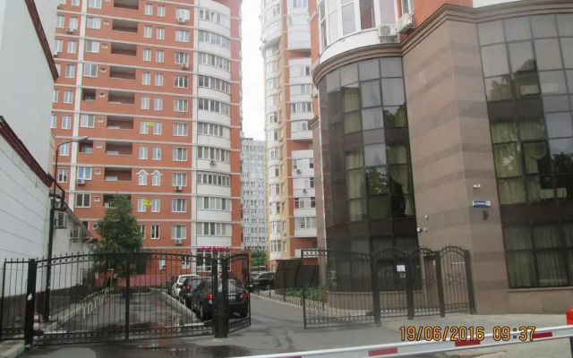 Апартаменты Apartments near the sea in the center вид на фасад