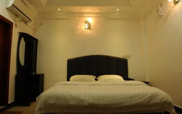 Отель Eve Beach House Мале комната для гостей