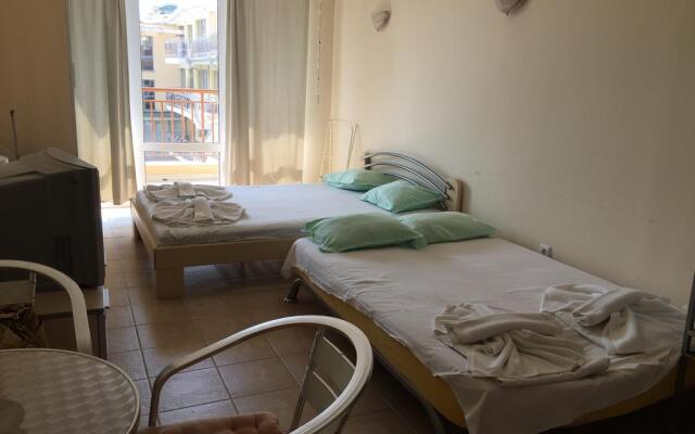 Апартаменты Studio Apartment in Dream Holiday Complex Ravda Равда комната для гостей