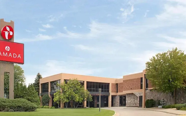 Отель Ramada Bloomington Minneapolis Airport/Mall Area Блумингтон вид на фасад