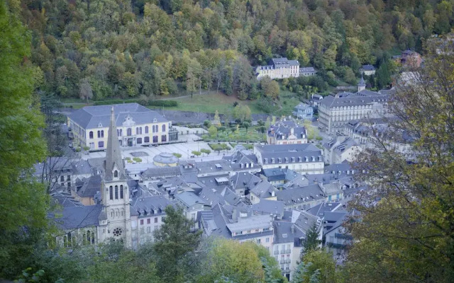 Cauterets france hotel balcony one floor up