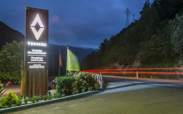 Отель Verneda Mountain Resort вид на фасад
