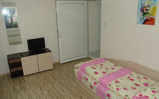 Отель Our Home 2 Guest Rooms Велико Тырново комната для гостей