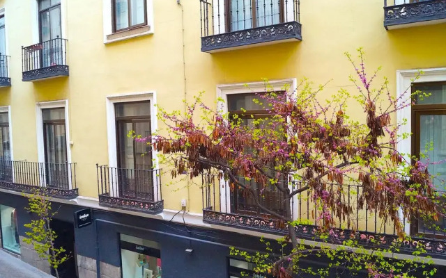 Отель Madrid House вид на фасад