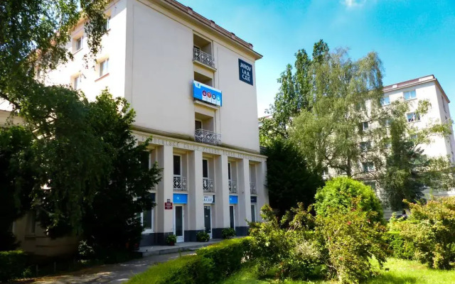 Отель Kolej Jarov I вид на фасад
