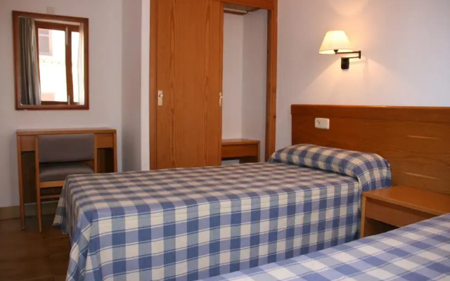 Отель S'Olivera Apartamentos комната для гостей