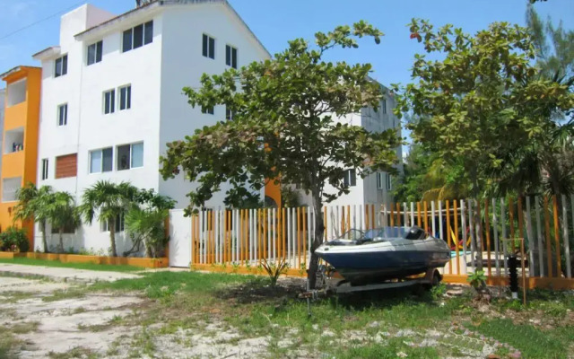 Отель Hostel Punta Sam Мексика, Плайя-Мухерес - отзывы, цены и фото номеров - забронировать отель Hostel Punta Sam онлайн вид на фасад