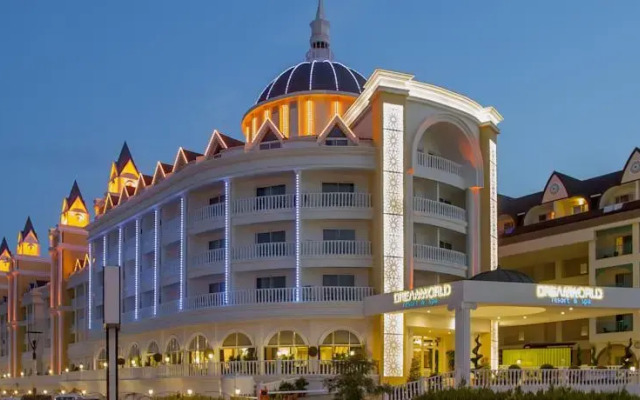 Отель Dream World Resort & Spa вид на фасад