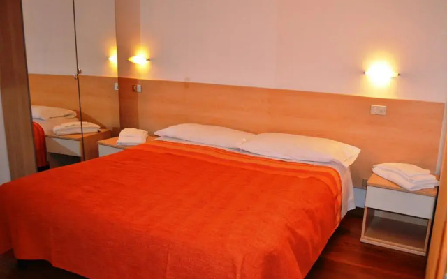 Отель New Inn Residence Медилья комната для гостей