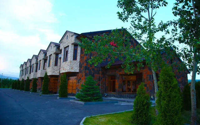 Отель Tsirani ApartHotel вид на фасад