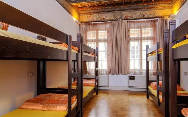 Hostel Santini Prague комната для гостей