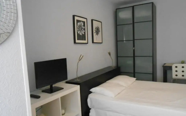Апартаменты Madrid Studio Apartments комната для гостей