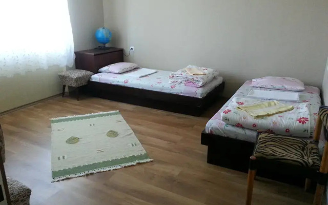 Отель Mihaela Lake Retreat Болгария, Карджали - отзывы, цены и фото номеров - забронировать отель Mihaela Lake Retreat онлайн комната для гостей