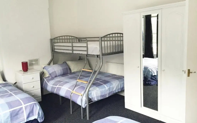 Отель South Central Contractors Townhouse комната для гостей