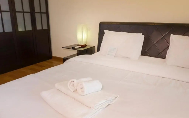 Апартаменты Emerald Palace - Serviced Apartment Паттайя комната для гостей