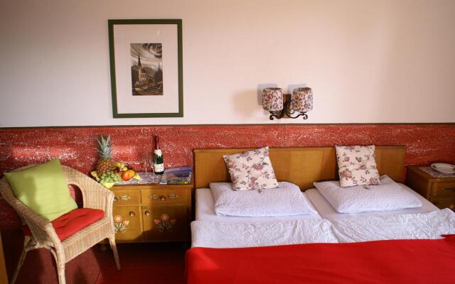 Pension Stissen Haus Am See In Finkenstein Austria From 125