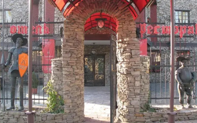 Spanish Patio Hotel вид на фасад