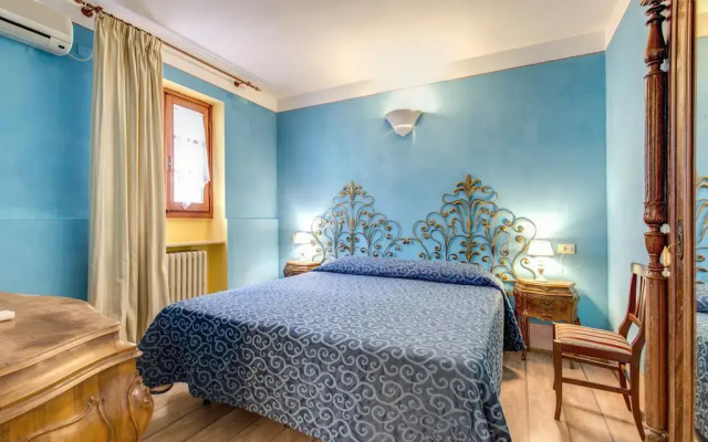 Hotel Azzi комната для гостей