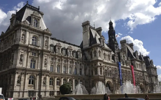 Hotel de la Bretonnerie вид на фасад