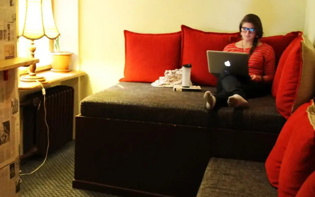 Naughty Squirrel Backpackers Hostel комната для гостей