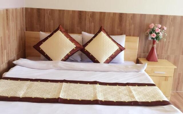 Отель Flower Homestay Далат комната для гостей