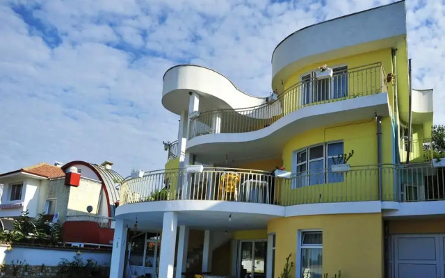 Отель Eli Guest House вид на фасад