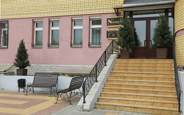 Гостиница Ньютон вид на фасад