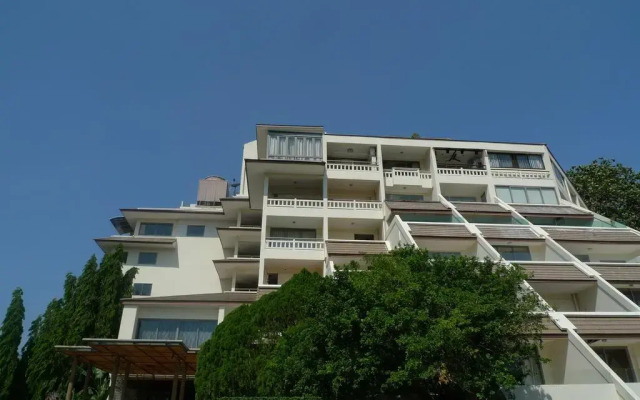 Отель The Green Golf Condominium вид на фасад