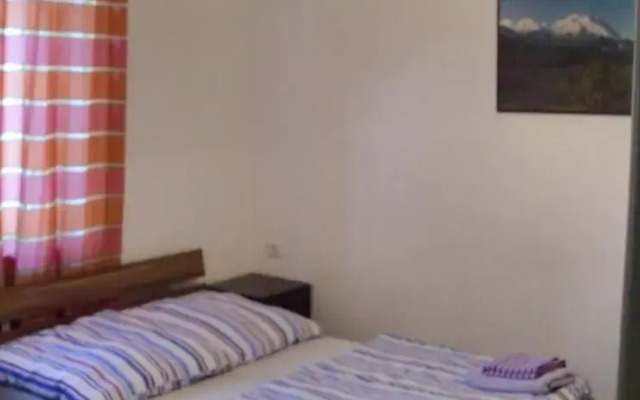 Отель Ferienwohnung im Zentrum Германия, Дюссельдорф - отзывы, цены и фото номеров - забронировать отель Ferienwohnung im Zentrum онлайн комната для гостей