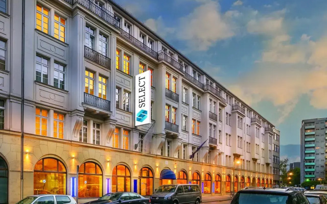 Select Hotel Berlin Checkpoint Charlie вид на фасад
