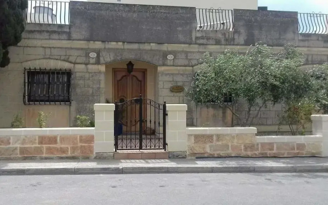 Отель Merzuq House вид на фасад