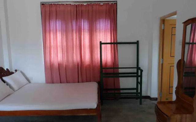 Отель Lahiru Villa комната для гостей
