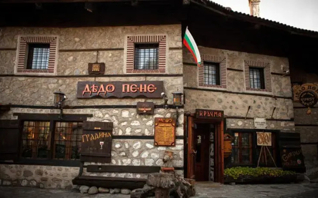 Отель Dedo Pene Inn вид на фасад