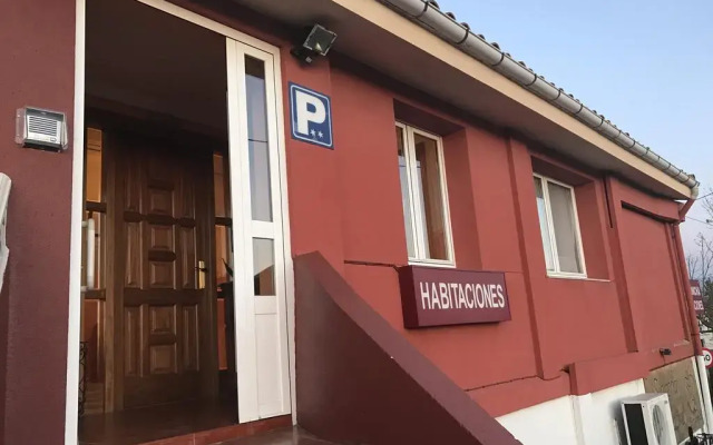 Отель Hostal Restaurante La Concha вид на фасад