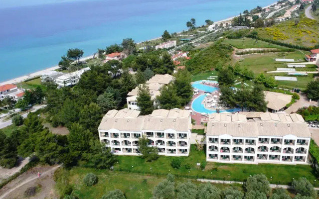 Lesse Hotel вид на фасад